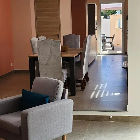 O Chris: Spacious Marseille Retreat With Terraces And *